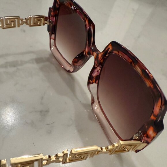 Oversized Gradient Sunglasses - Picture 5 of 5